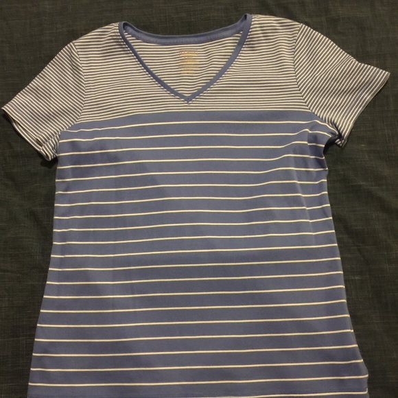 LL Bean v-neck t-shirt - Picture 2 of 6